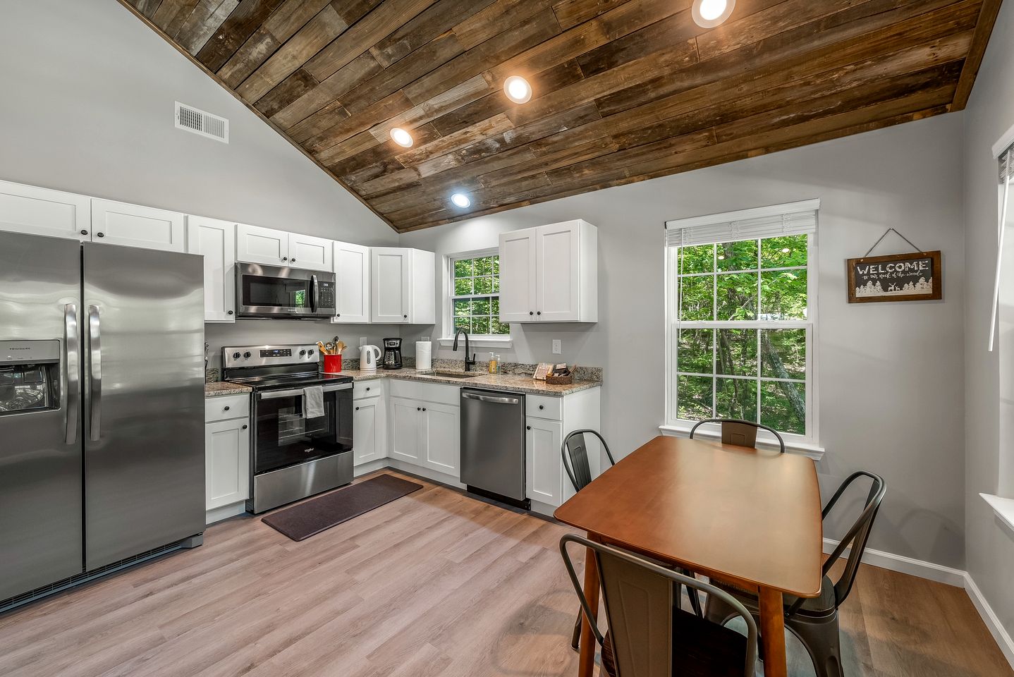 Idilic Cozy Rustic Cabin in Fort Payne, Alabama