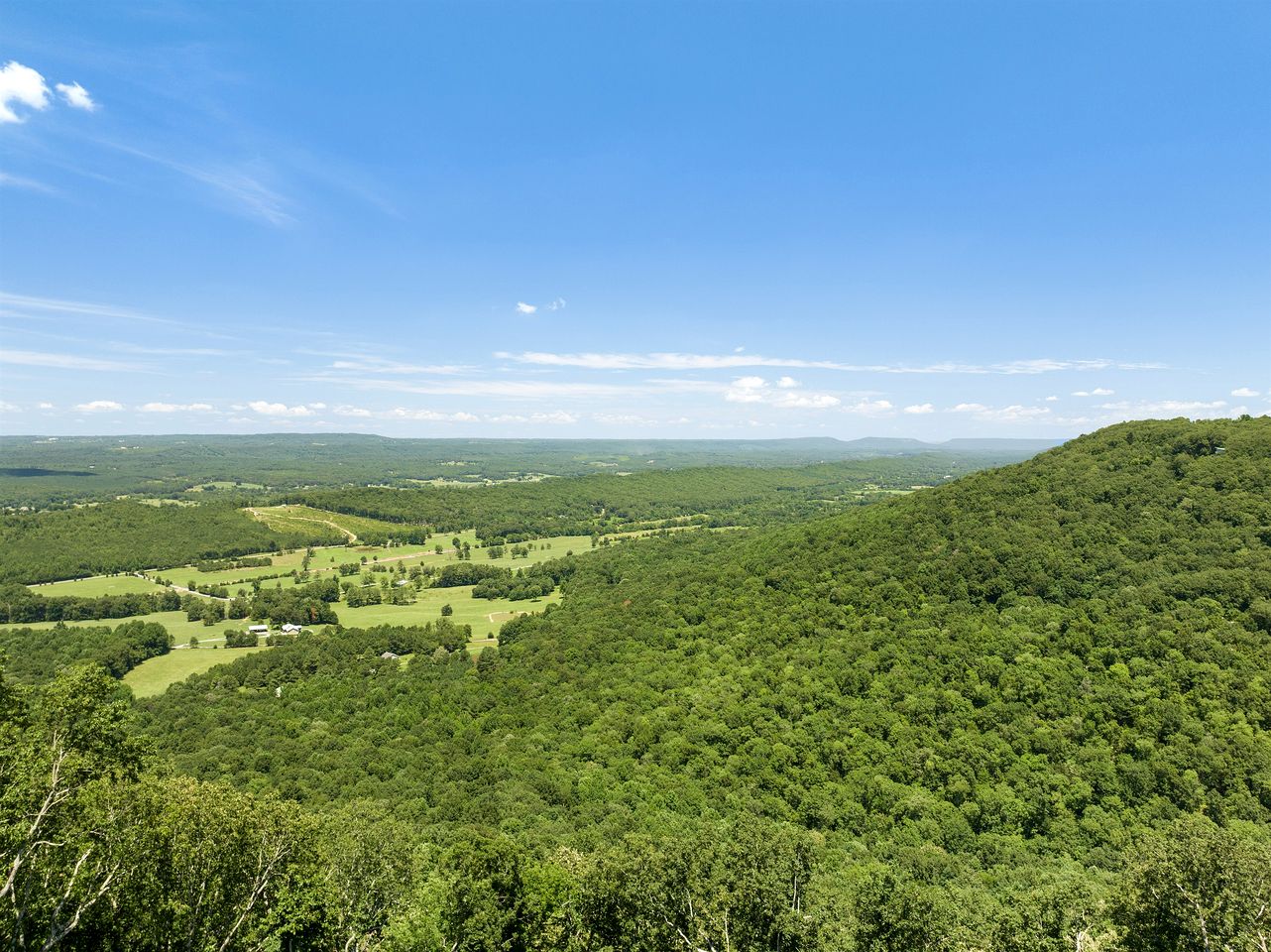 Idilic Cozy Rustic Cabin in Fort Payne, Alabama
