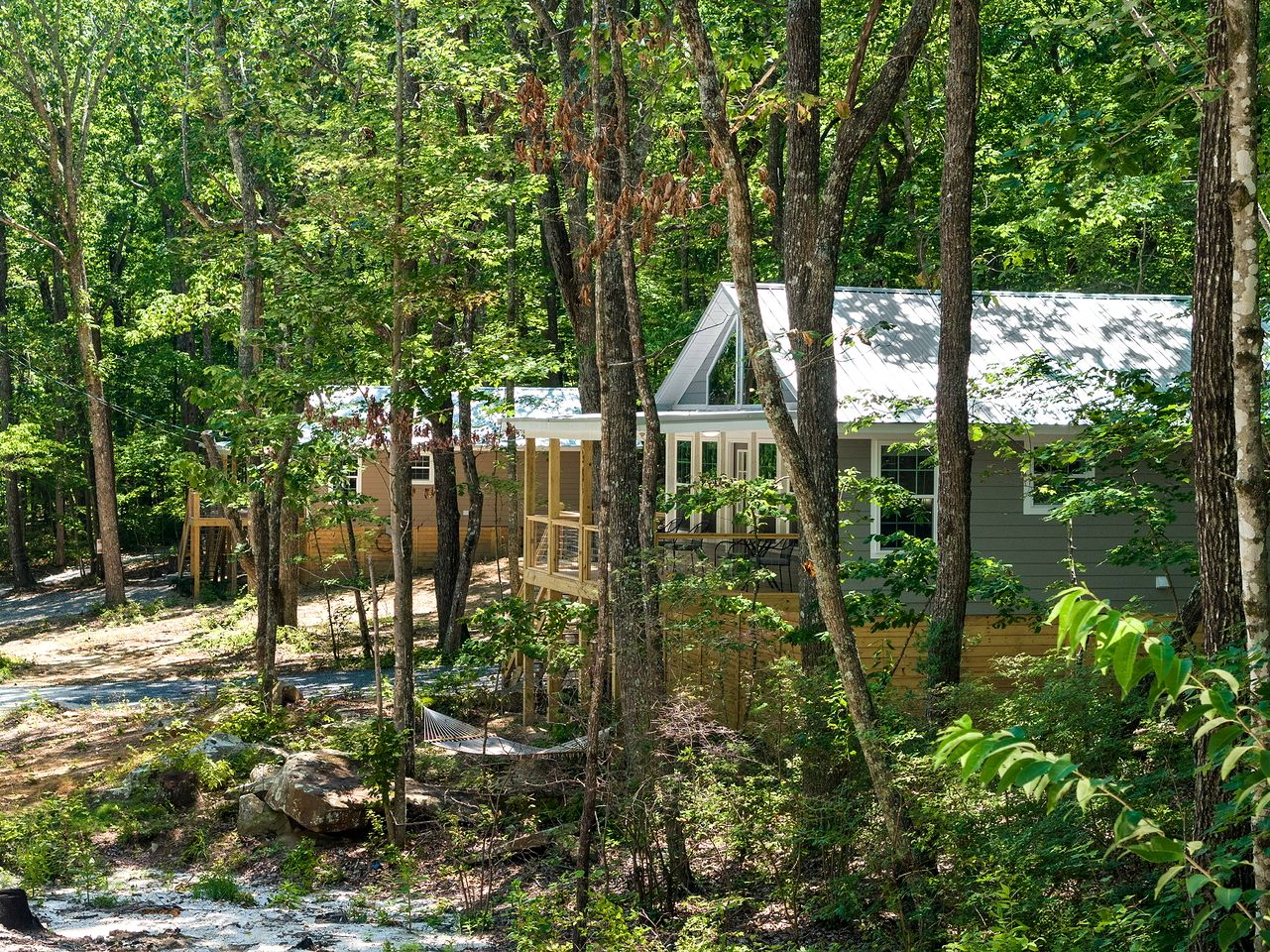 Idilic Cozy Rustic Cabin in Fort Payne, Alabama