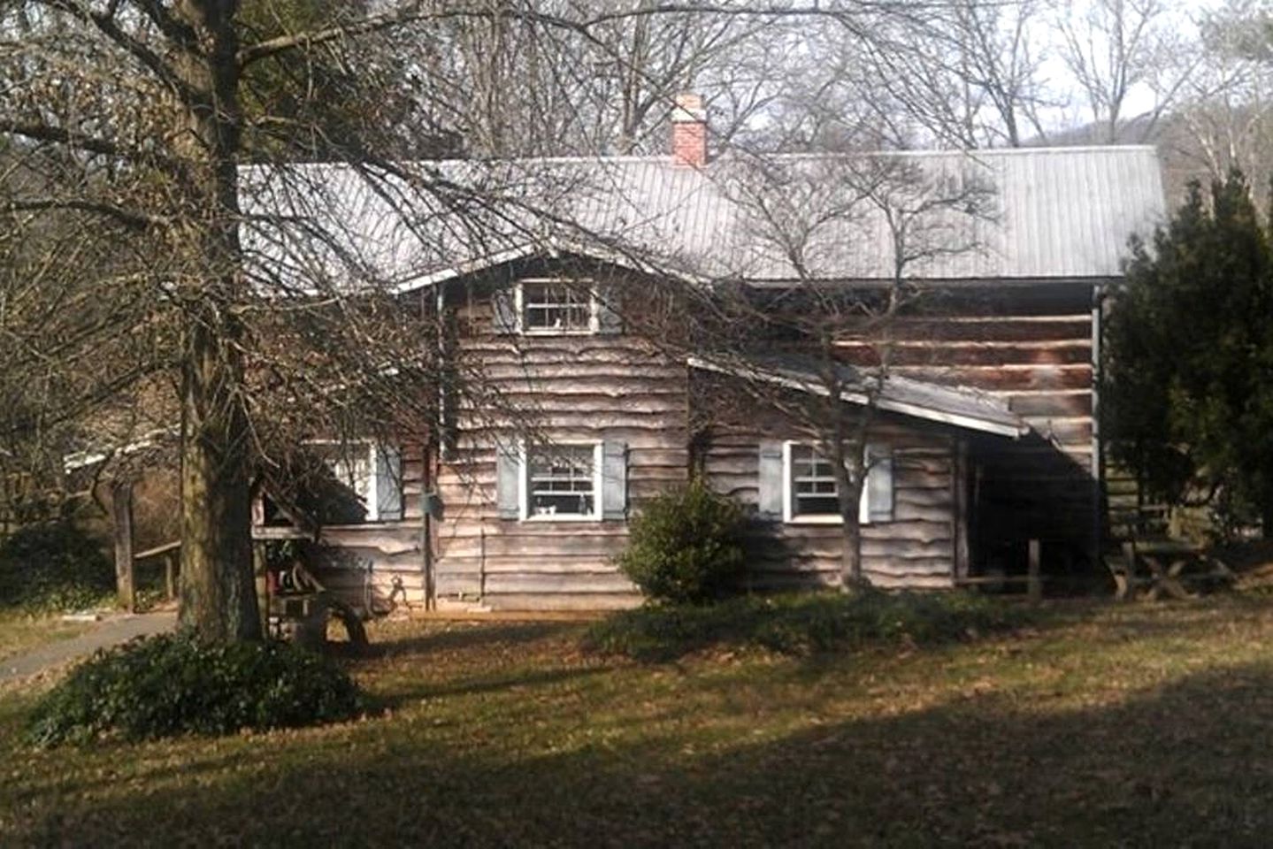 Rustic Cabin Rental with a Fireplace near Kingsport in Rogersville, Tennessee