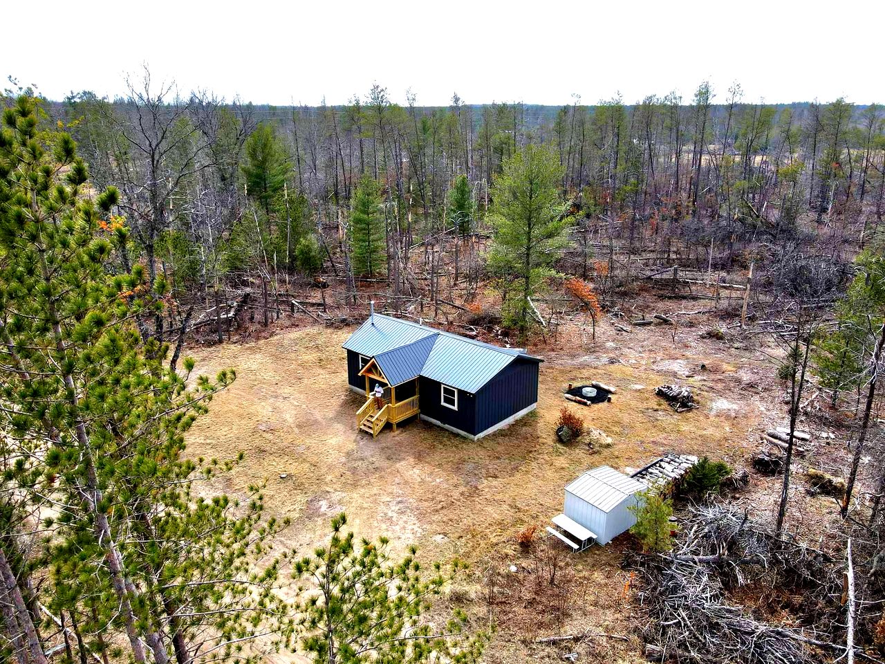 Secluded Rustic Cabin with Hot Tub Near Pere Marquette River in Big Rapids, Michigan