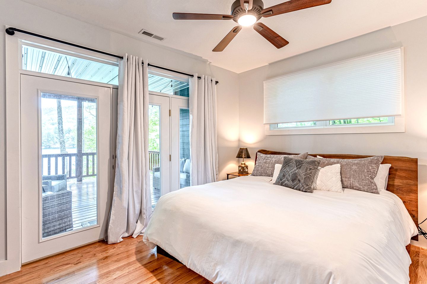 Enormous Cabin Retreat with Beautiful Views and Private Dock in Topton, North Carolina