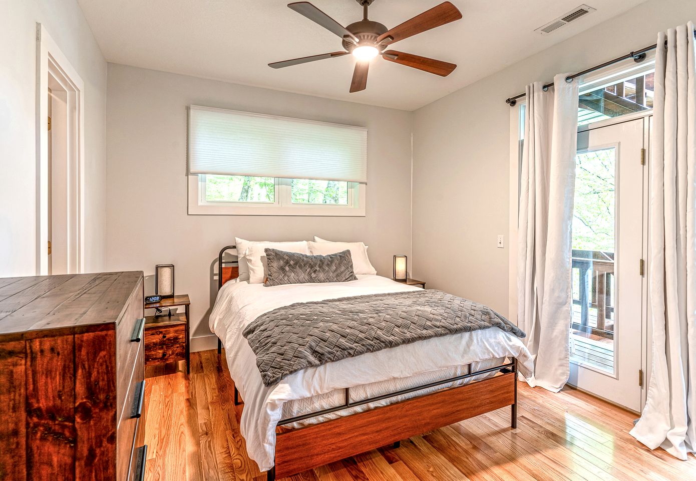 Enormous Cabin Retreat with Beautiful Views and Private Dock in Topton, North Carolina