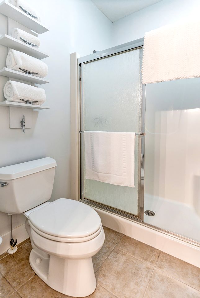 Enormous Cabin Retreat with Beautiful Views and Private Dock in Topton, North Carolina