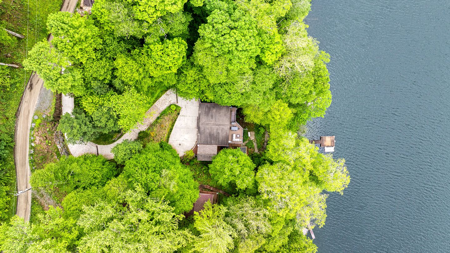 Enormous Cabin Retreat with Beautiful Views and Private Dock in Topton, North Carolina