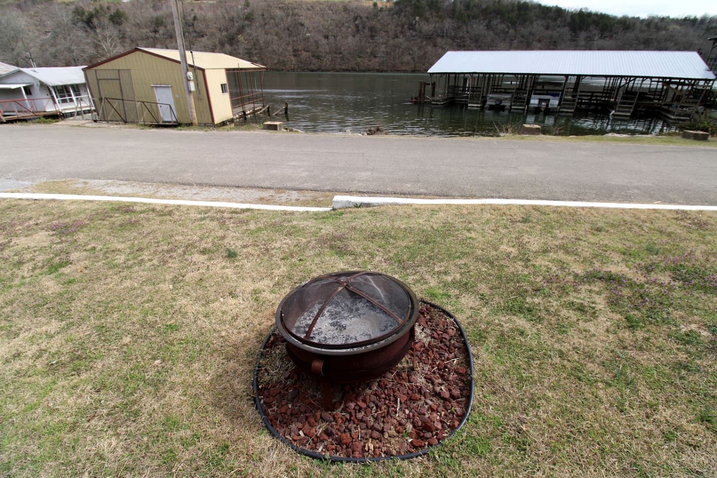 One Bedroom Lake Cabin on Lake Taneycomo, Rockaway Beach, Missouri