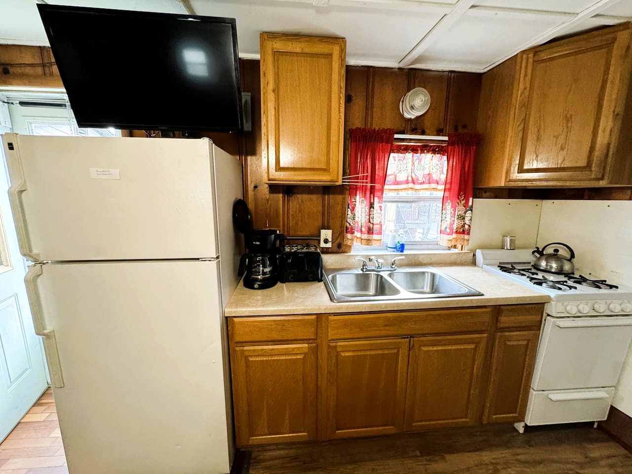 One Bedroom Lake Cabin on Lake Taneycomo, Rockaway Beach, Missouri