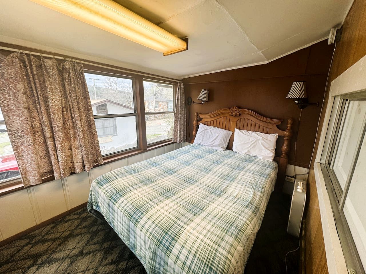One Bedroom Lake Cabin on Lake Taneycomo, Rockaway Beach, Missouri