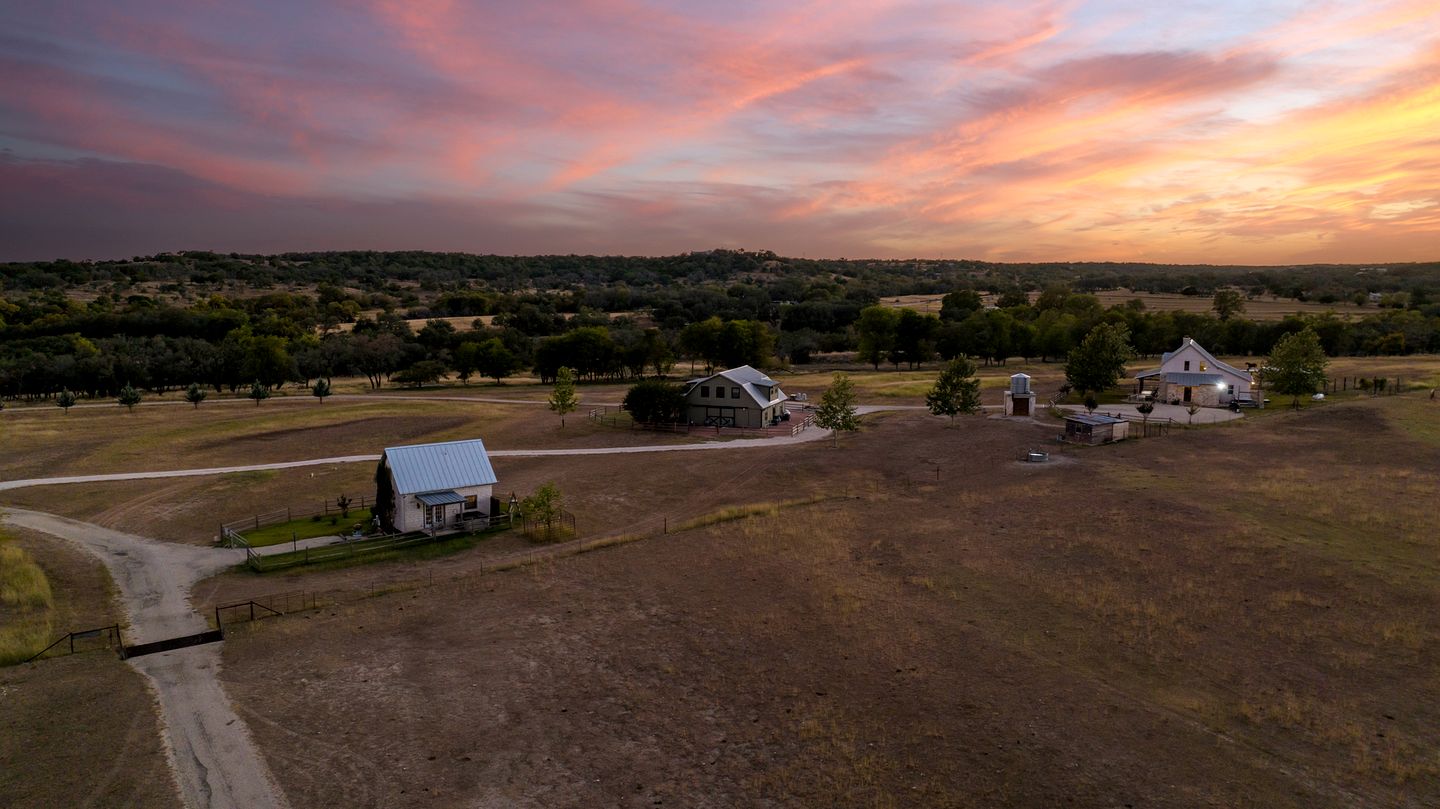 Idyllic Cabin with Spectacular Countryside Views in Fredericksburg, Texas