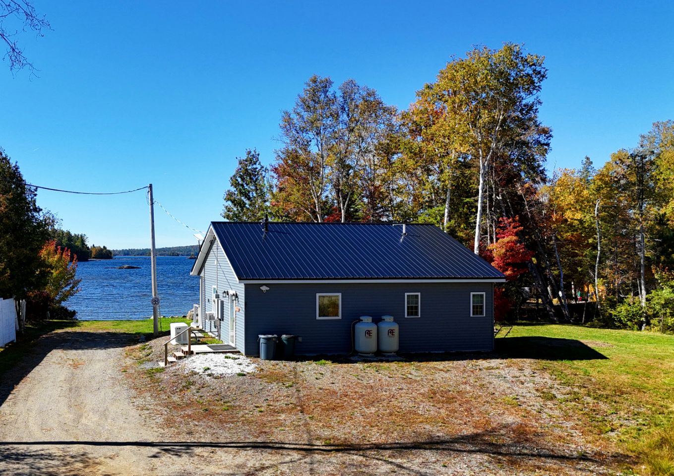 Idyllic Lakefront Cottage Haven Near Tussle Lagoon, Maine