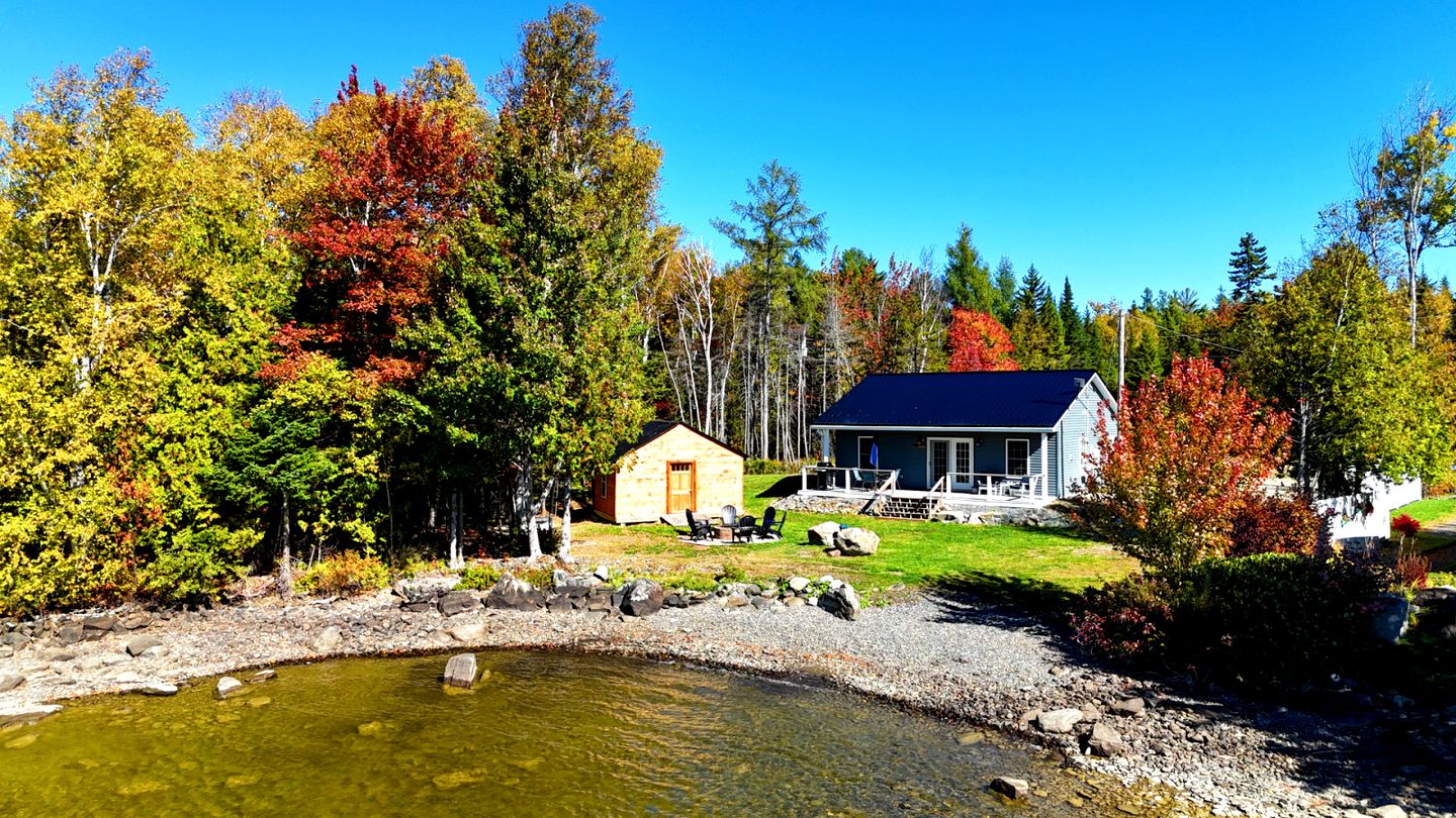 Idyllic Lakefront Cottage Haven Near Tussle Lagoon, Maine
