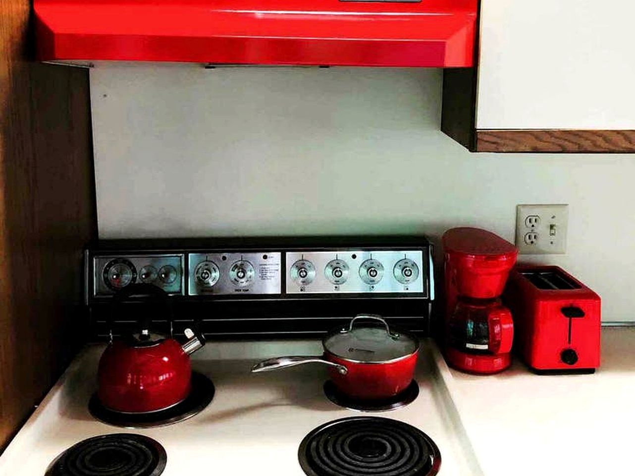 Idyllic Getaway in a Colorful Yurt-Style Cabin near Lake Ariel, Pennsylvania