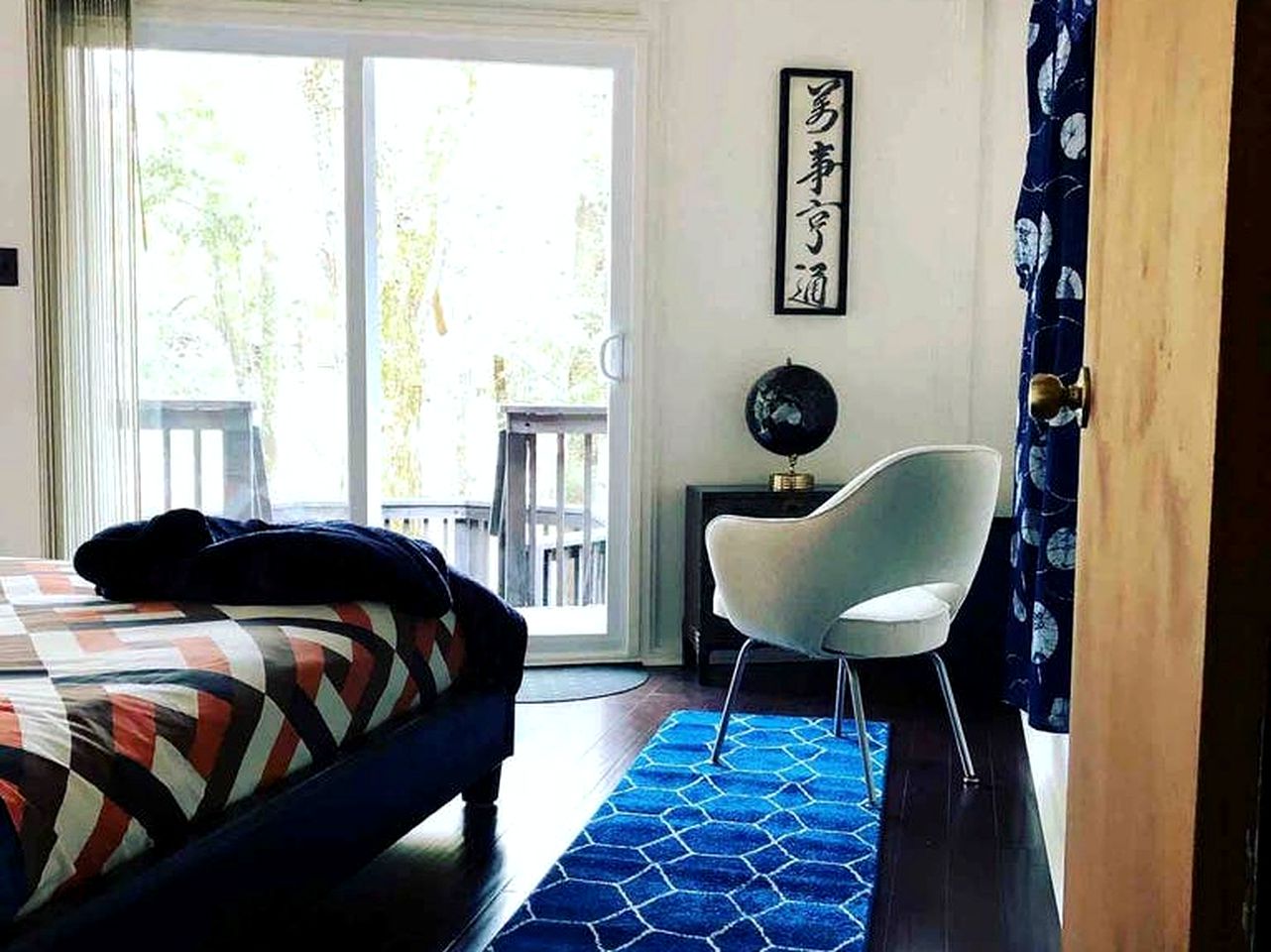 Idyllic Getaway in a Colorful Yurt-Style Cabin near Lake Ariel, Pennsylvania