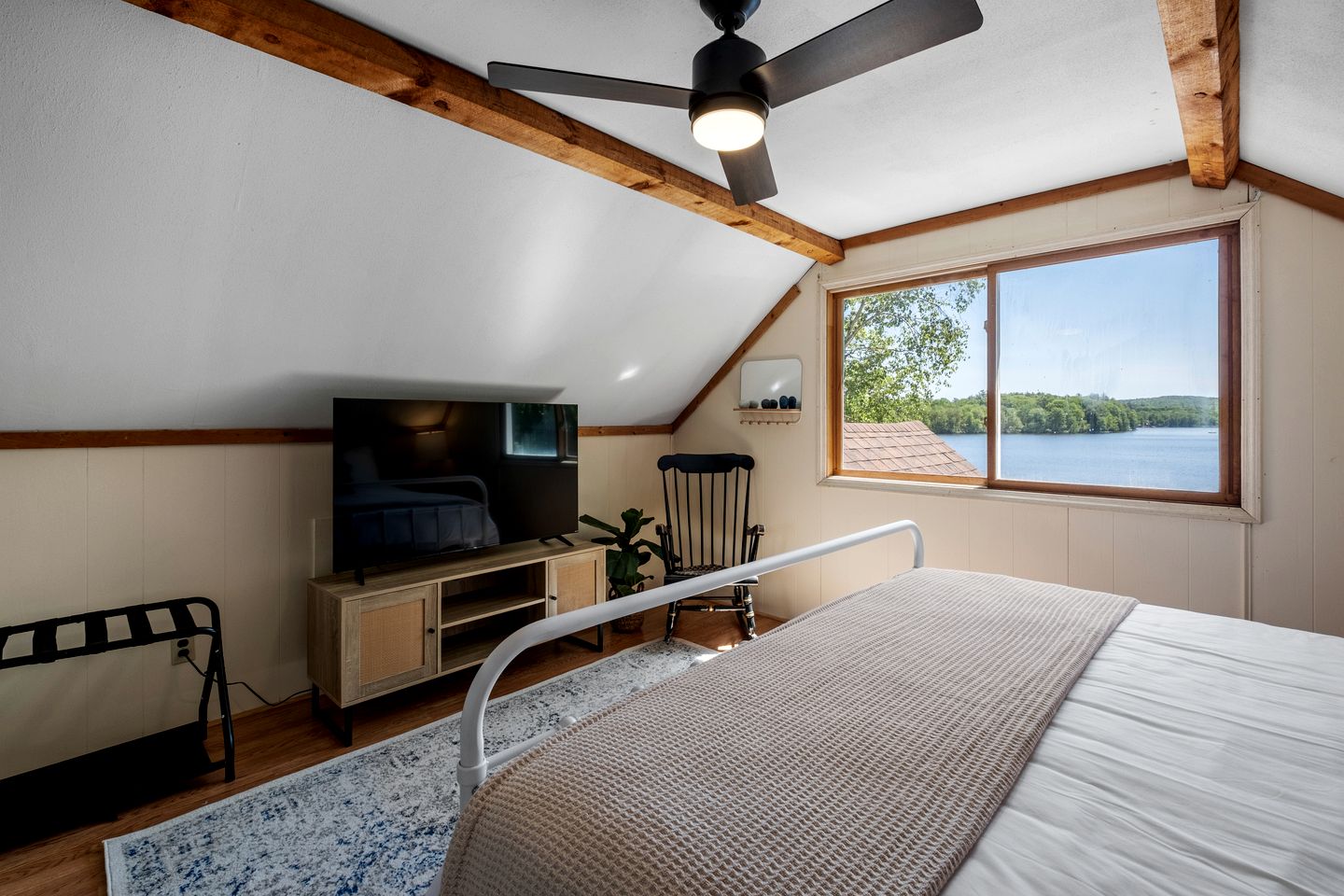 Idyllic Lakeside Getaway in Barnstead, New Hampshire