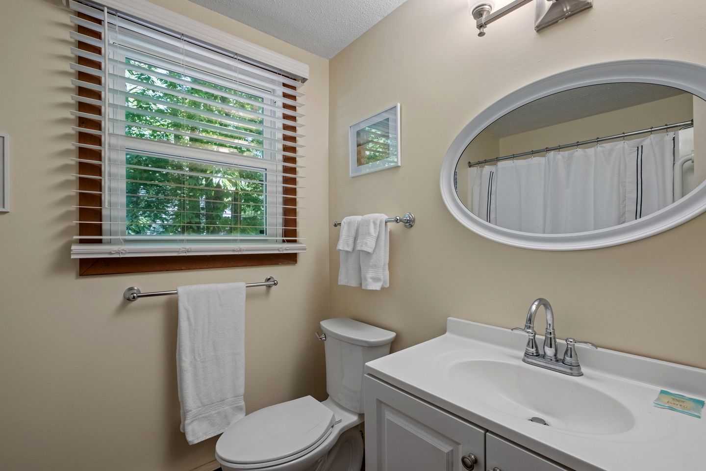 Idyllic Lakeside Getaway in Barnstead, New Hampshire