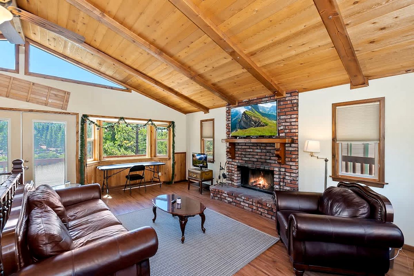 Idyllic Mountain Escape: Cozy Cabin in Big Bear Lake