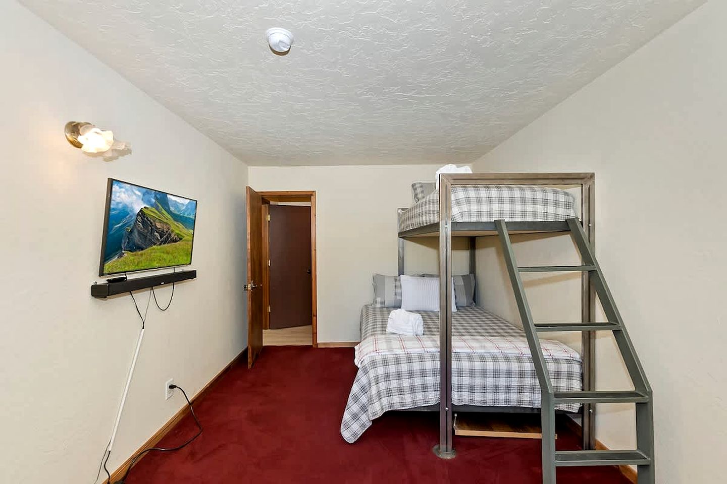 Idyllic Mountain Escape: Cozy Cabin in Big Bear Lake