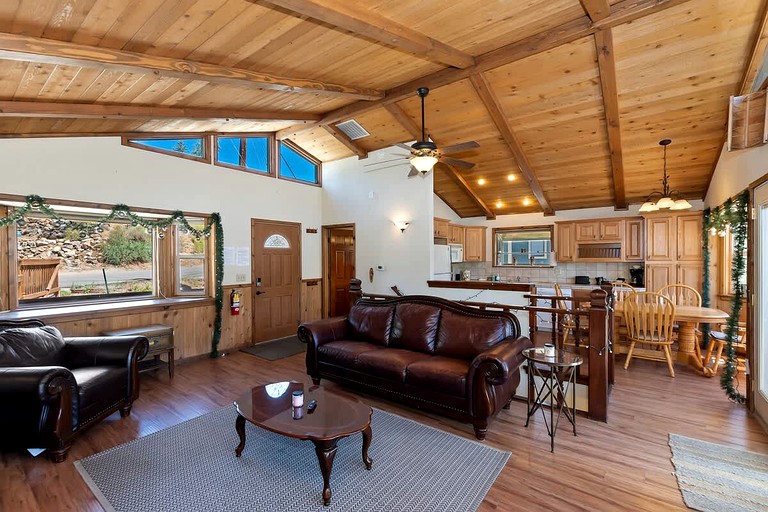 Cabins (United States of America, Big Bear Lake, California)