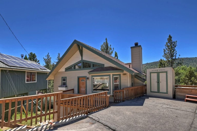 Cabins (United States of America, Big Bear Lake, California)