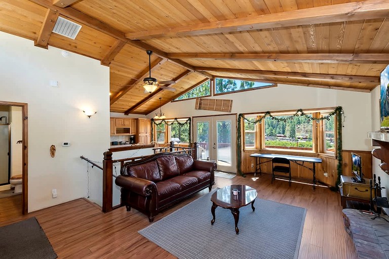 Cabins (United States of America, Big Bear Lake, California)