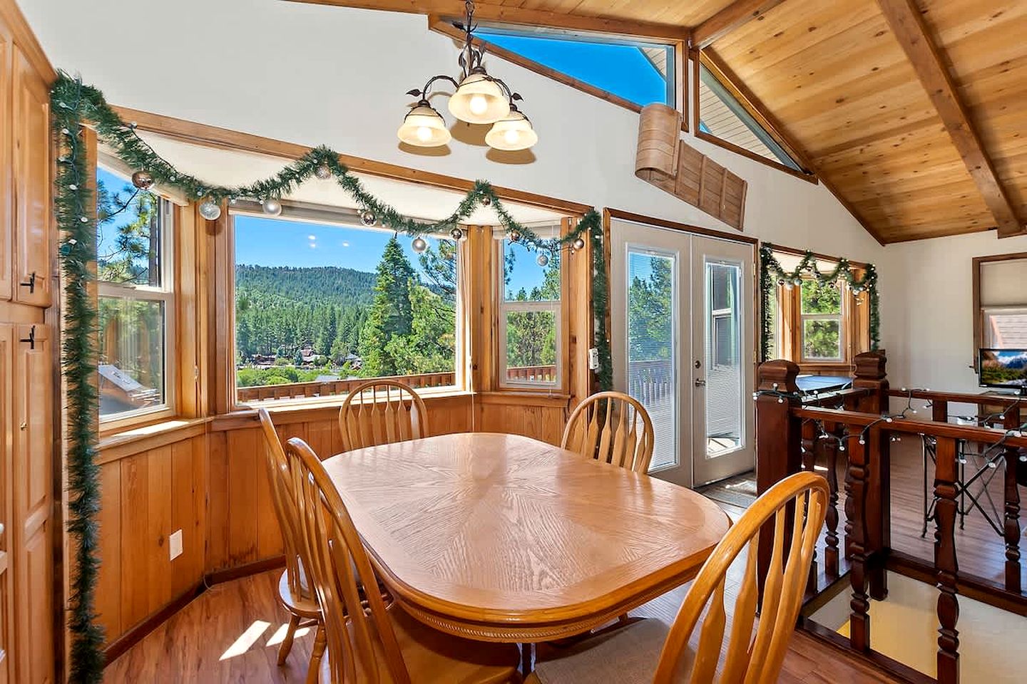 Idyllic Mountain Escape: Cozy Cabin in Big Bear Lake