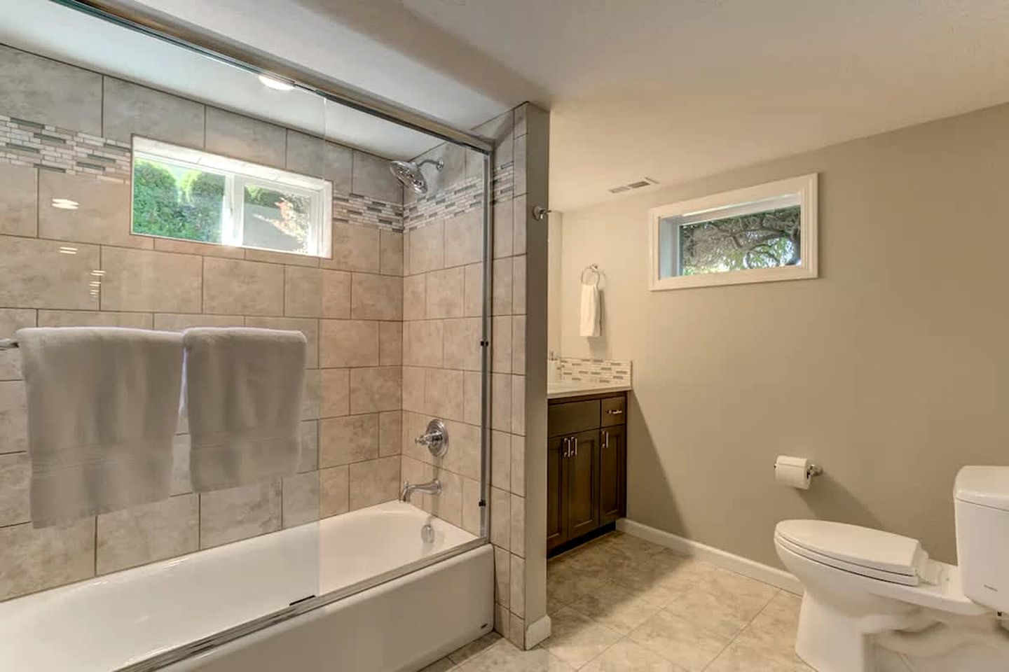 Idyllic Riverside Vacation Retreat with Sandy Beach near Coeur d'Alene Idaho