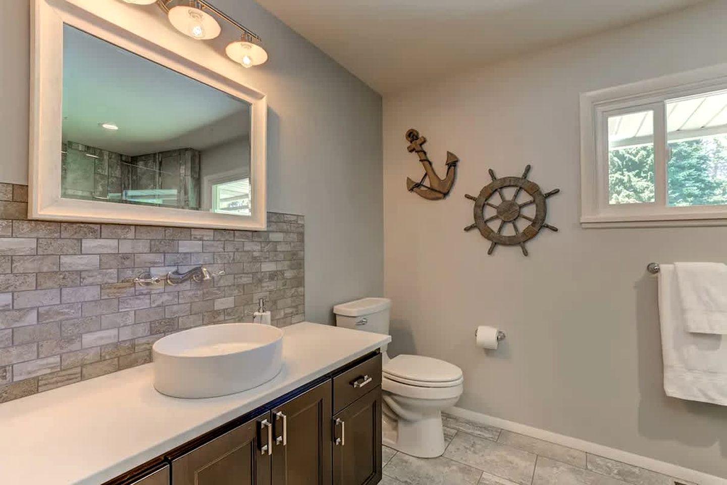 Idyllic Riverside Vacation Retreat with Sandy Beach near Coeur d'Alene Idaho