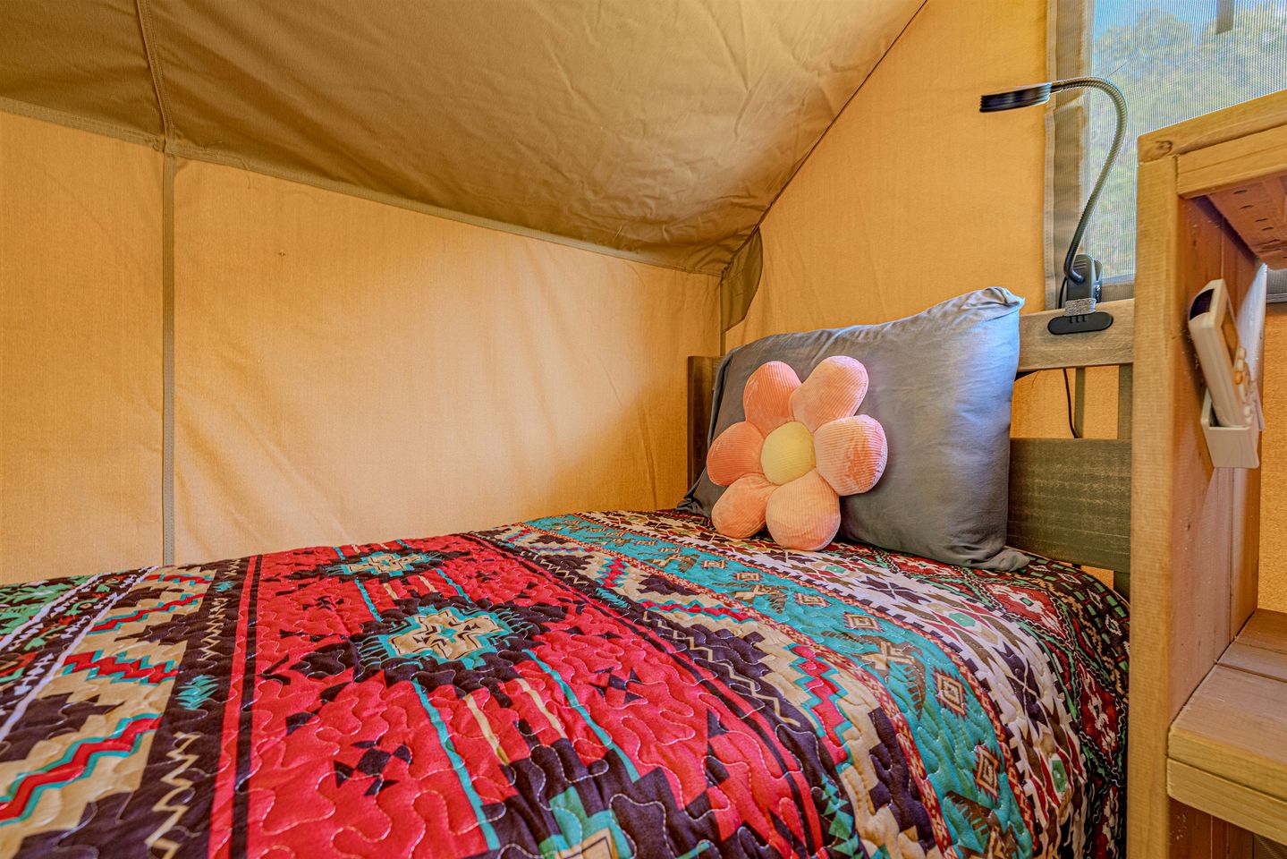 Idyllic Safari Tent Retreat near Smoky Mountains in Tennessee