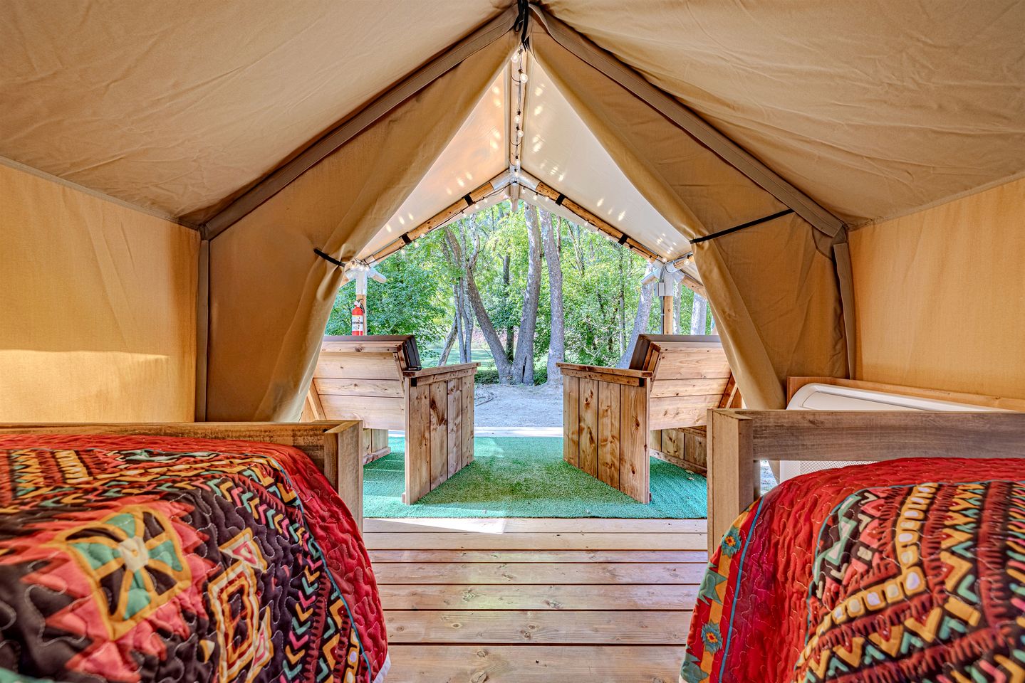 Idyllic Safari Tent Retreat near Smoky Mountains in Tennessee