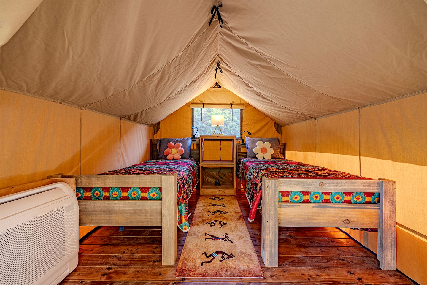 Idyllic Safari Tent Retreat near Smoky Mountains in Tennessee