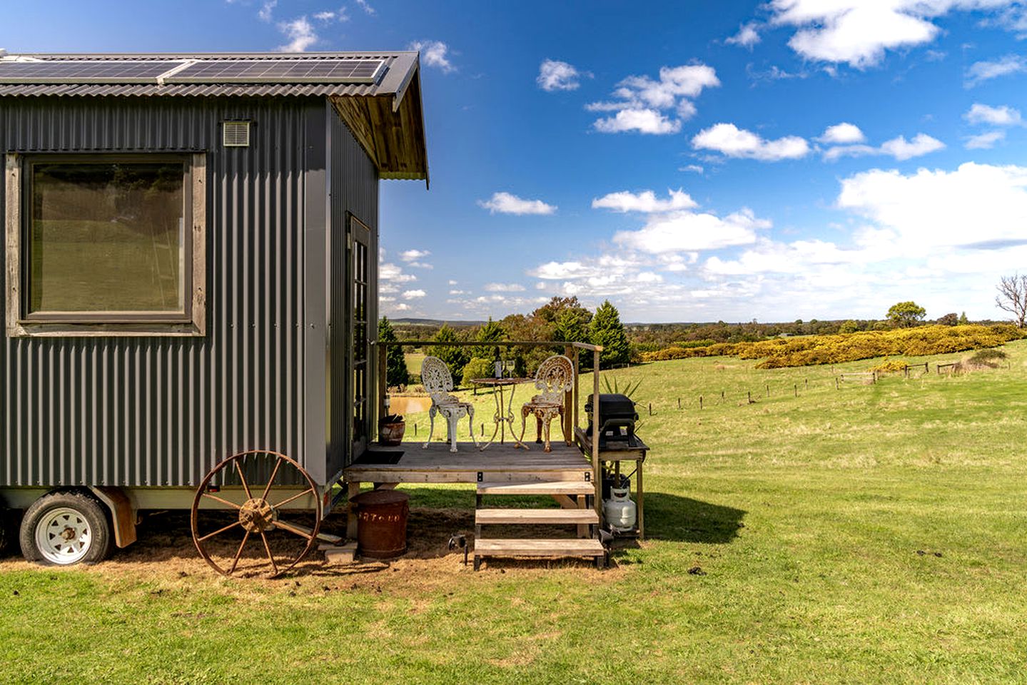 Idyllic Tiny House Loft with Amazing Surrounding Open Fields and Wildlife in Victoria, Australia