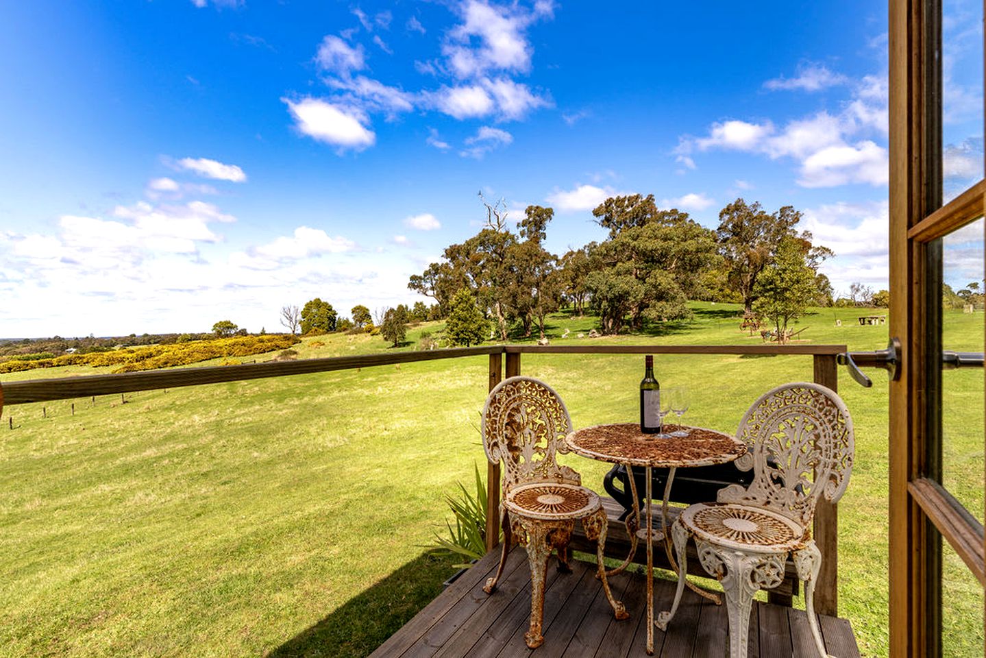 Idyllic Tiny House Loft with Amazing Surrounding Open Fields and Wildlife in Victoria, Australia