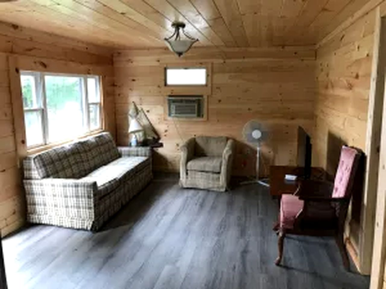 Picturesque Cottage Rentals with Direct Access to Oneida Lake in Cleveland, New York