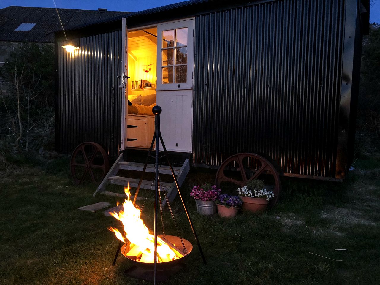 Romantic Shepherd Hut for a Glamping Getaway near Northumberland, England