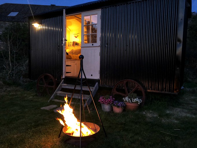 Romantic Shepherd Hut for a Glamping Getaway near Northumberland, England | Huts (Newcastle, England, United Kingdom)