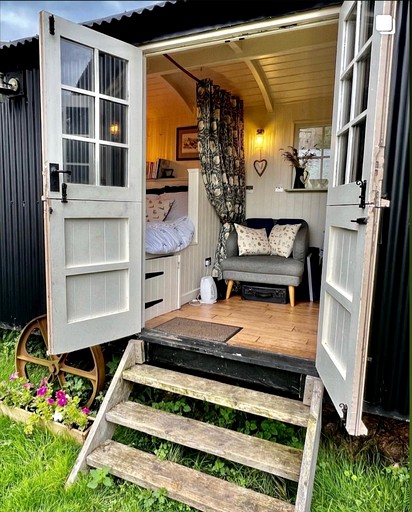Romantic Shepherd Hut for a Glamping Getaway near Northumberland, England | Huts (Newcastle, England, United Kingdom)