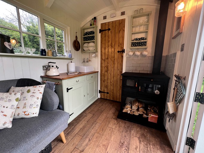 Romantic Shepherd Hut for a Glamping Getaway near Northumberland, England | Huts (Newcastle, England, United Kingdom)