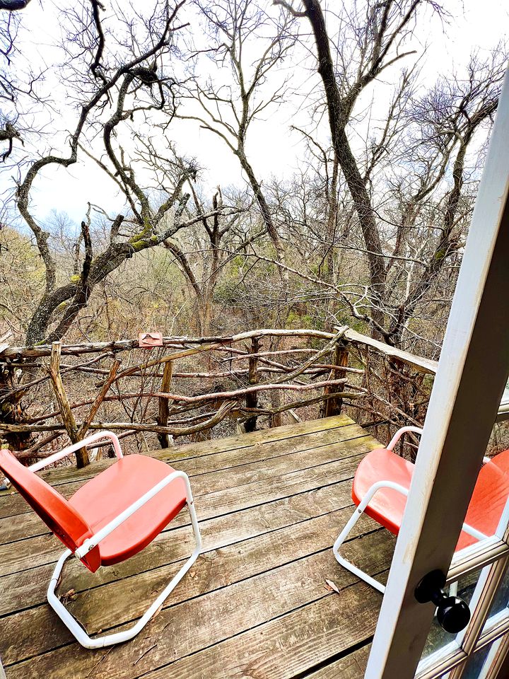 Creekside Tree House with Private Pool in Celeste, Texas, for Memorable Glamping Stays in the South