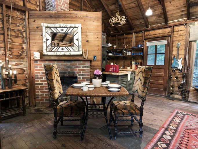 Cabins (Willow, New York, United States)