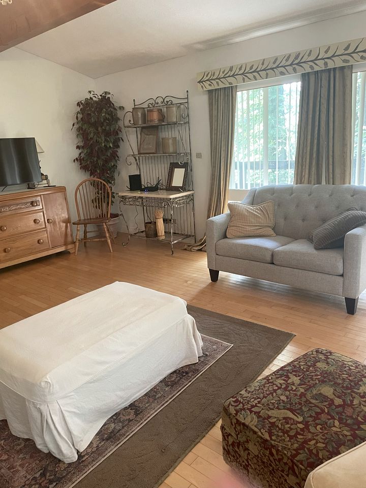 Peaceful Cabin Getaway Overlooking Tuscarawas River Valley in New Philadelphia, Ohio