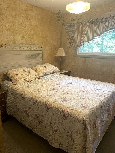 Peaceful Cabin Getaway Overlooking Tuscarawas River Valley in New Philadelphia, Ohio | Cabins (New Philadelphia, Ohio, United States of America)