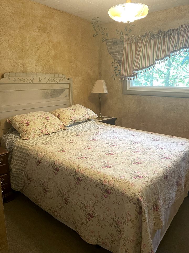 Peaceful Cabin Getaway Overlooking Tuscarawas River Valley in New Philadelphia, Ohio