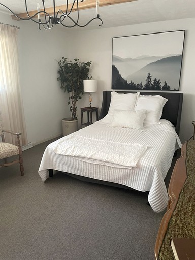 Peaceful Cabin Getaway Overlooking Tuscarawas River Valley in New Philadelphia, Ohio | Cabins (New Philadelphia, Ohio, United States of America)