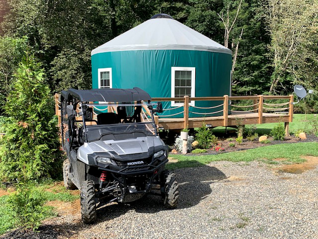 Private, Pet Friendly Creekside Yurt with Hot Tub in Dugspur, Perfect for a Virginia Glamping Getaway