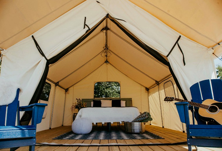 Safari Tents (Jane, Missouri, United States)
