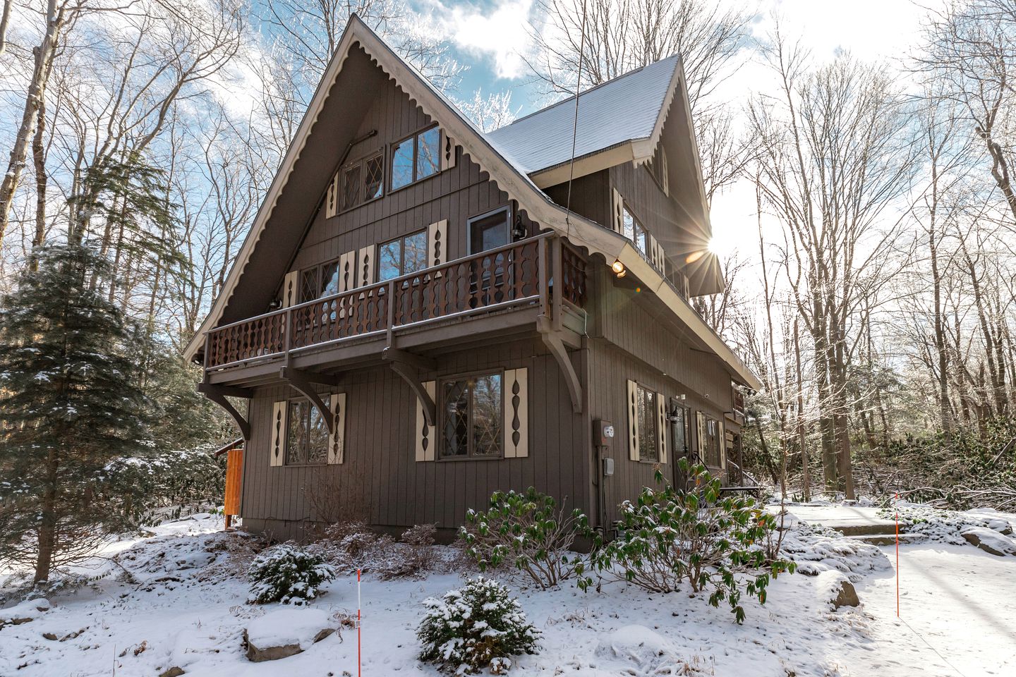 Majestic Cabin for a Picturesque Group Getaway in Pocono Pines, Pennsylvania