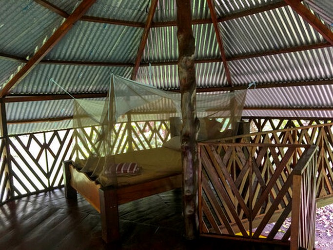 Huts (Golfito, Puntarenas, Costa Rica)