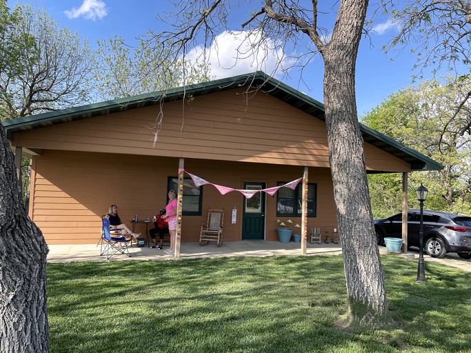 Charming Camping Cabin Rental for Families near Milford Lake, Kansas | Cabins (Clay Center, Kansas, United States of America)