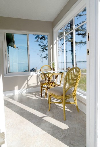 wood creek cottage | Cottages (Campbell River, British Columbia, Canada)