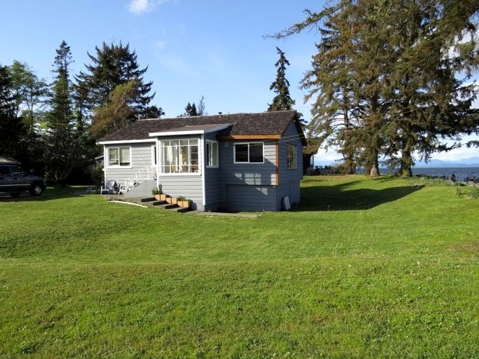 wood creek cottage | Cottages (Campbell River, British Columbia, Canada)